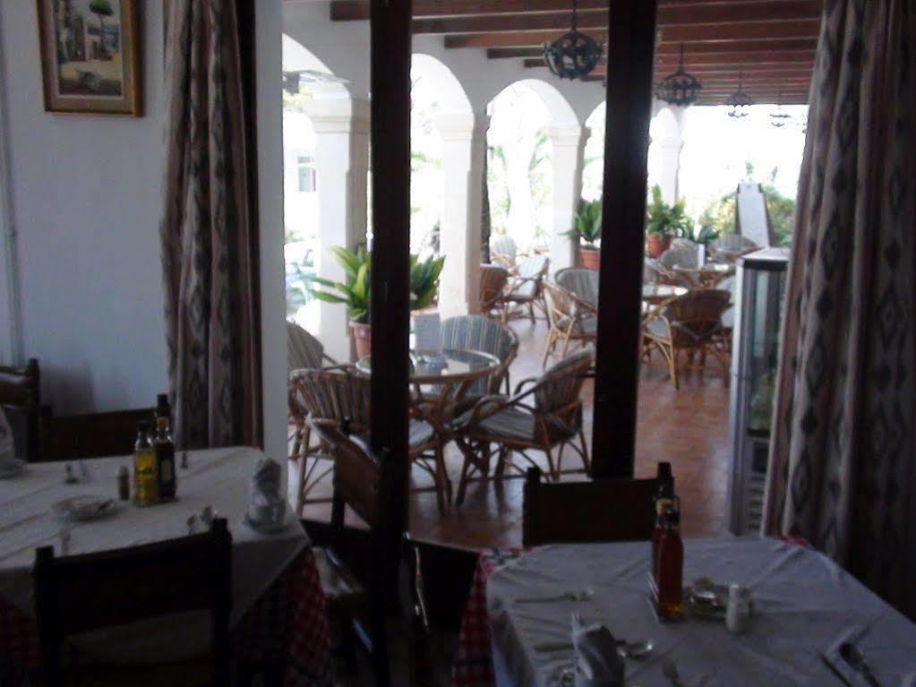 Oasis D'Or Hotel Cala d'Or  Bagian luar foto